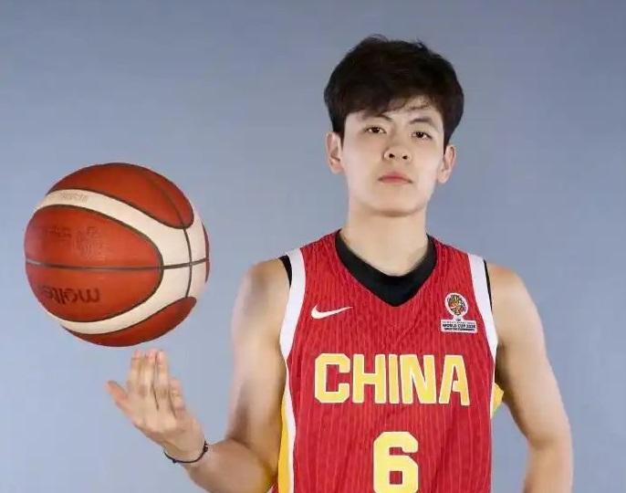 开云体育入口-接棒！杨舒予成为中国女篮新队长